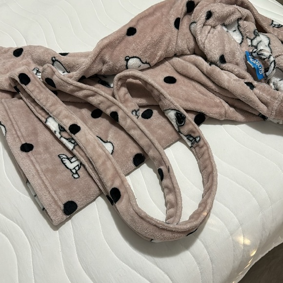 Robe - Picture 3 of 3